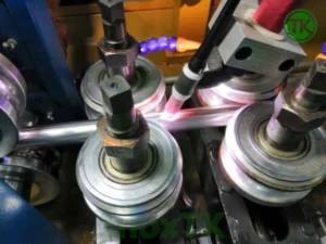 Quá trình hàn mép khi chế tạo ống inox hàn công nghiệp