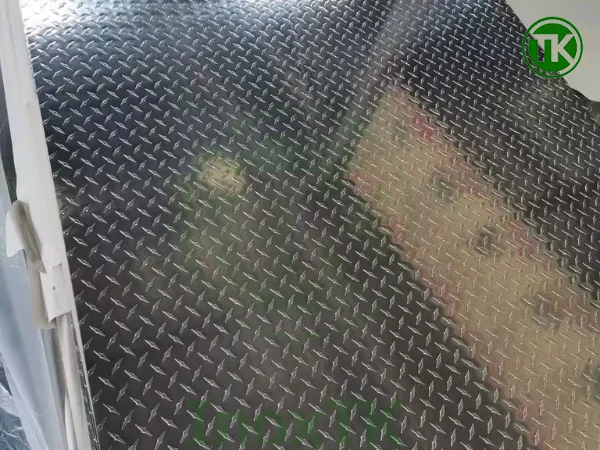 Lưu ý khi lựa chọn tấm inox chống trượt
