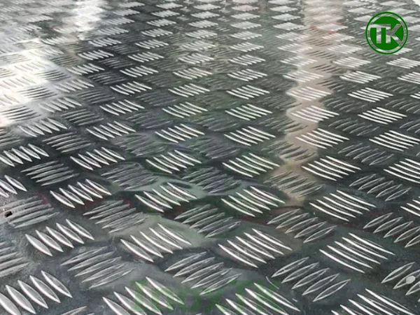 Những câu hỏi thường gặp về tấm inox chống trượt