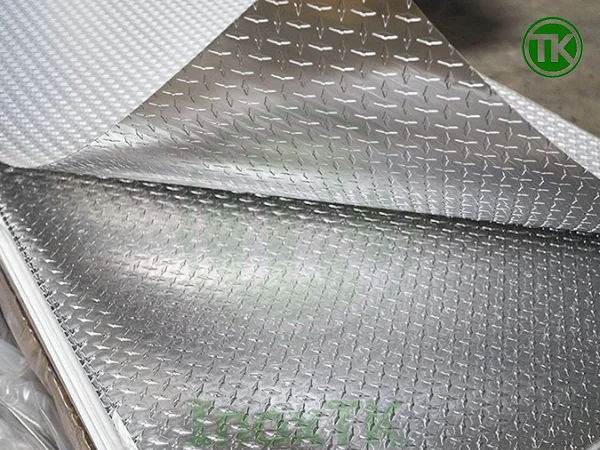 Phân loại tấm inox chống trượt theo mác thép