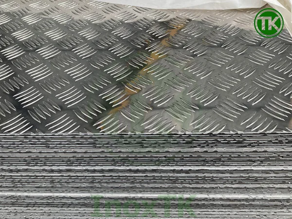 So sánh tấm inox chống trượt với các vật liệu inox 201, inox 304, inox 316