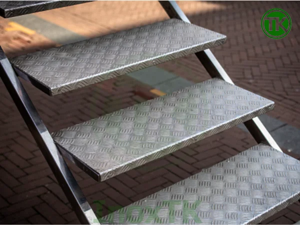 Ứng dụng của tấm inox chống trượt
