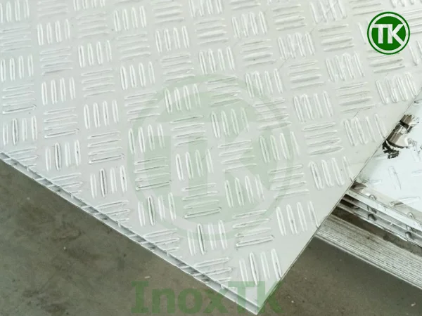 Hướng dẫn lựa chọn tấm inox 316 chống trượt
