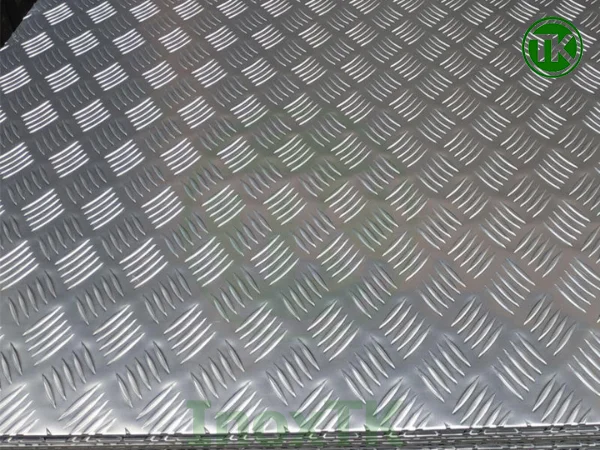 Ưu điểm tấm inox 304 chống trượt