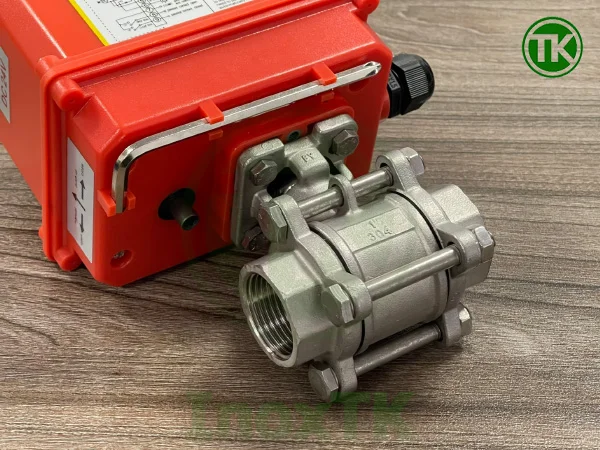 Van và bộ điều khiển được kết nối với nhau bằng ốc bu lông