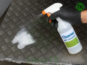 Làm sạch và bảo dưỡng tấm inox chống trượt