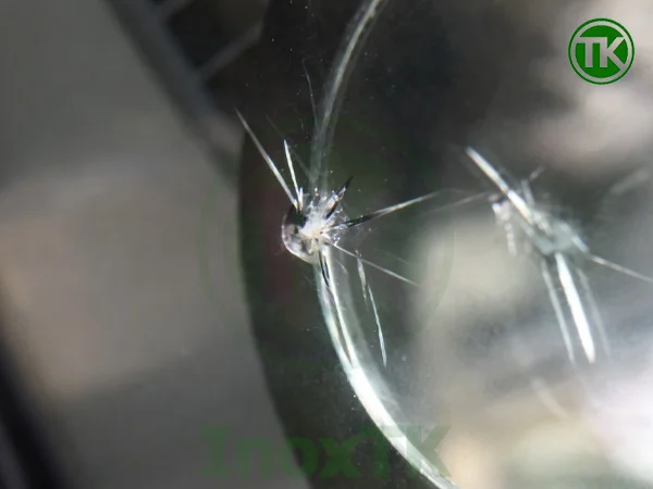 Kính quan sát bồn tank inox bị nứt do chịu lực tác động lớn hoặc biến đổi nhiệt quá đột ngột