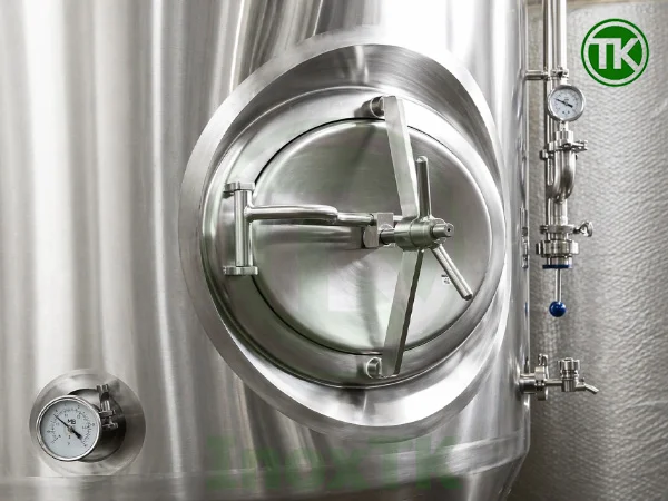 Nắp bồn mở trong là gì?