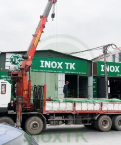 Xe hàng chở ống inox vi sinh về kho Inox TK